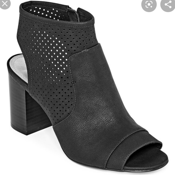 a.n.a Shoes - a.n.a| NWB Zip Peep Toe Heeled Booties Size 8.5